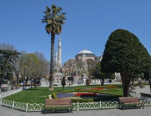 Nearly 64 million people spend weekend at home in Turkey’s 48-hour lockdown