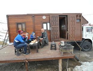 Family lives in truck amid COVID-19 outbreak