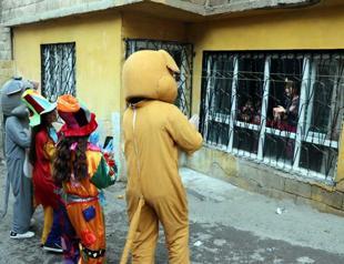 University students entertain children in lockdown