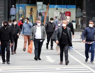 People swarm streets ahead of Turkey’s weekend curfew