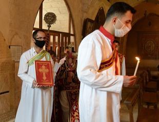 Orthodox Easter services hit by virus as many stay at home