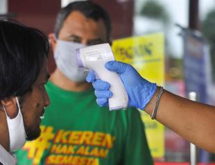 Global coronavirus cases top 2.4 million