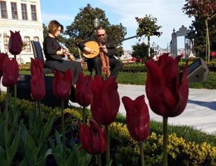 Presidency calls for unity in world in concert marking national day