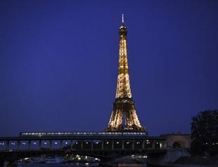 Bye bye tutus, hello masks: French opera houses join COVID battle