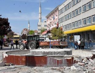 Demolition of landmark statue divides Edirne city’s residents