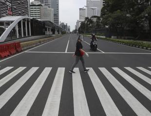 Global coronavirus deaths surpass 230,000