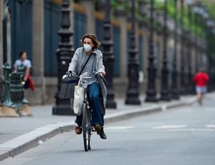 Global virus deaths top 250,000 as billions raised for vaccine push