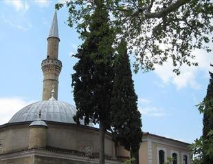 COVID-19: Mosques, churches in Greece resume services