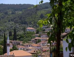 Doomsday village’ prepares for post-epidemic