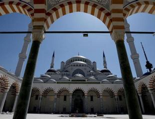 Probe opened after mosques blare ‘Bella Ciao’ from minarets in Turkey’s west