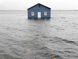 Severe storm lashes vast expanse of west Australian coast