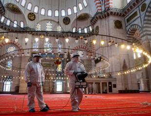 Mosques in Turkey to resume prayers after several weeks of virus break