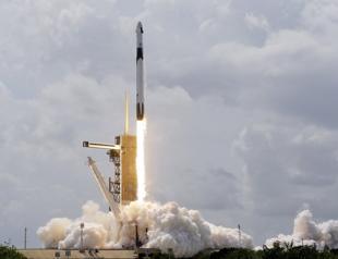 SpaceXs astronaut-riding Dragon arrives at space station