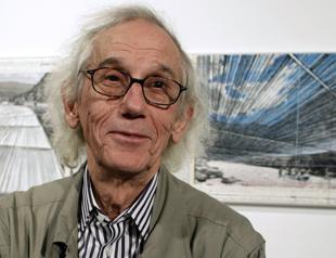 Christo, artist known for massive, fleeting displays, dies