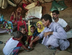 UN forced to cut aid to Yemen, even as virus increases need
