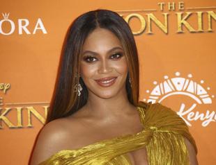 Beyonce decries bigotry to graduates
