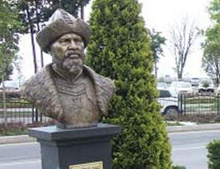 Historical figure’s bust removed after resemblance to an actor