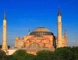 Row over Hagia Sophia an artificial crisis: Akşener