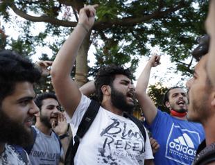 Lebanon protesters call on government to resign amid crisis