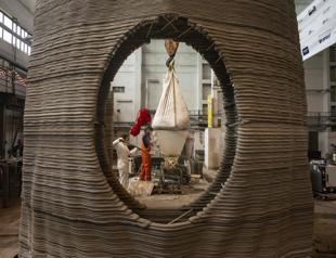 Czech sculptor creates 3D-printed floating house