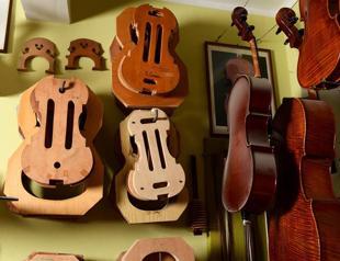 Artists tune in to tradition of Stradivarius