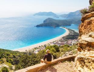 Number of foreign visitors drops in first 5 months of this year