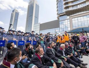 Bar associations’ march to Ankara intervened by police in province border