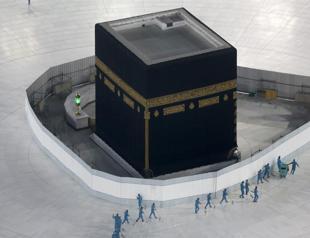 Saudi Arabia to hold ’very limited’ hajj over pandemic