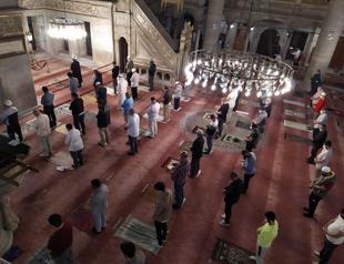Mosques reopened for prayers after virus suspension