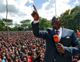 Malawi opposition leader sworn in as new president