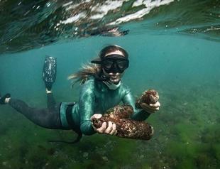 Free-diving champ highlights pollution in Bosphorus