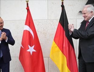 Çavuşoğlu meets German interior minister, discusses tourism safety