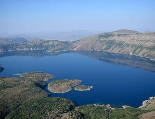 Famous crater lake in Turkey’s east open to visitors