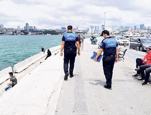 Eating sunflower seeds banned on an Istanbul coast