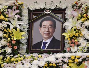 Seoul mayor left note saying sorry as South Korea mourns