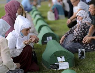 Bosnia Muslims mourn their dead 25 years after Srebrenica genocide