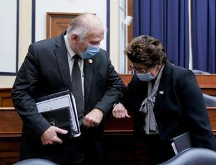 Masks spark political, legal battles in US as virus cases soar