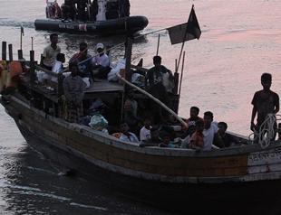 At least 24 Rohingya migrants feared drowned off Malaysia