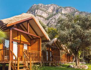 Bungalow hotels become favorite holiday spots amid pandemic