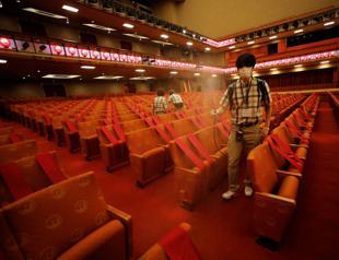 Japans kabuki theatre resumes, socially distanced, after coronavirus hiatus