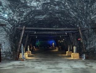 Visitors flock to 5,000-year-old salt cave on first day of holiday