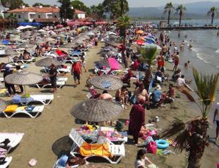 Thousands flock to Turkey’s beaches despite virus concerns