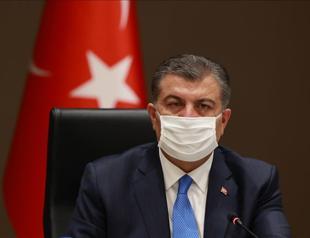 Turkeys health minister accepts wear-a-mask challenge