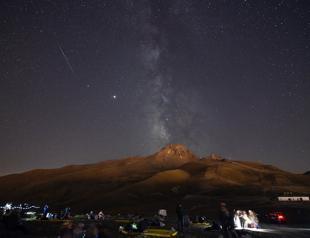 Meteor shower thrills sky watchers across Anatolia