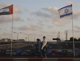 Telephone calls between UAE, Israel ring for the first time