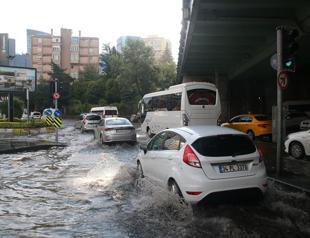 Torrential rain hits Istanbul
