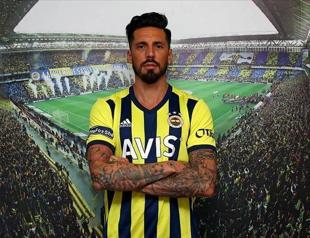 Fenerbahçe sign Argentine midfielder Sosa