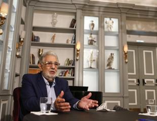 Operas Domingo denies abusing power, seeks to clear name