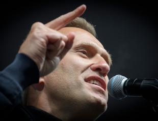 Kremlin dismisses Navalny poison claims as calls mount for probe