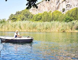 Man rows 2,000 kilometers in two months, arrives in Muğla’s coast